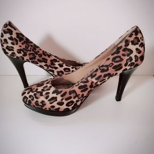 𝅺GO Fresh leopard print heel shoes